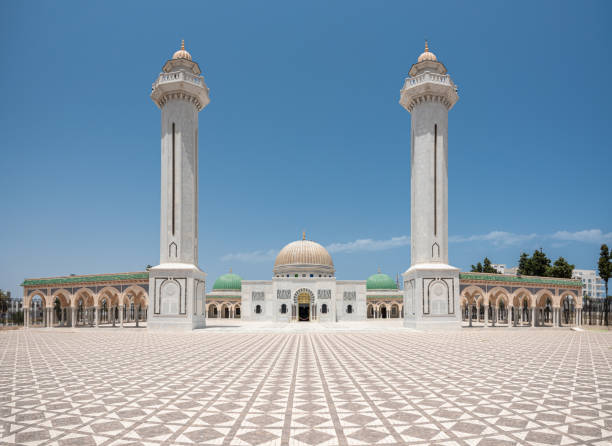 The Bourguiba mausoleum in Monastir, Tunisia. It is a monumental grave in Monastir, Tunisia, containing the remains of former president Habib Bourguiba, the father of Tunisian independence, who died on April 6, 2000 The Bourguiba mausoleum in Monastir, Tunisia. It is a monumental grave in Monastir, Tunisia, containing the remains of former president Habib Bourguiba, the father of Tunisian independence, who died on April 6, 2000 tun stock pictures, royalty-free photos & images