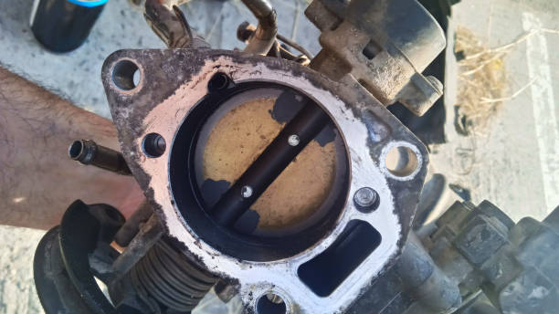 Mechanical throttle. Engine detail. Air supply Mechanical throttle. Engine detail. Air supply. Old detail. Car of the 90s. Car repair. Technical service. Close-up. throttle stock pictures, royalty-free photos & images
