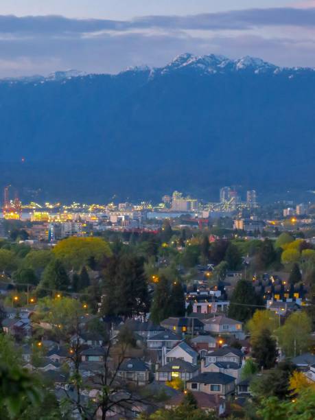 istock A Quiet Vancouver Neighborhood at Dusk 1402178140