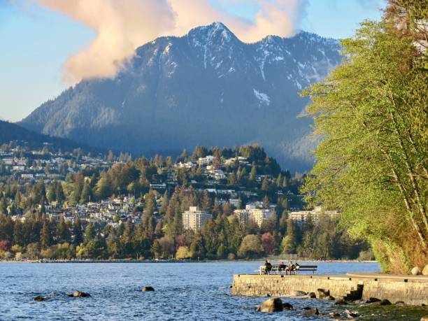 istock Vancouver, a Green City Surrounded by the Mountains 1402178186