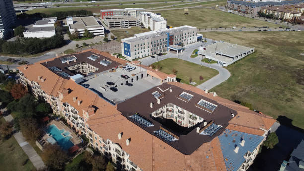 istock Top view modern multistory apartment building with rooftop parking, central packaged AC and furnace units and swimming pool near hotel complex in Dallas, Texas, USA 1402203103