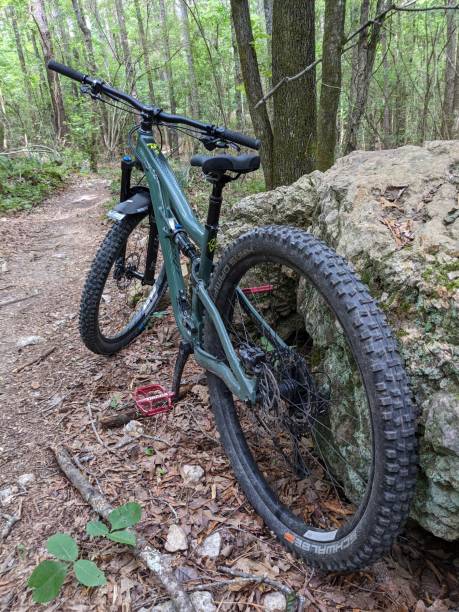 istock Mountain bike propped against a trailside boulder 1402219977