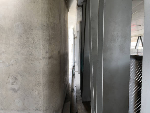 istock Large steel beams inside the building. 1402228906