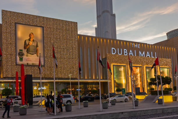 emirados árabes unidos: dubai mall trade center. - editorial building exterior built structure travel destinations - fotografias e filmes do acervo