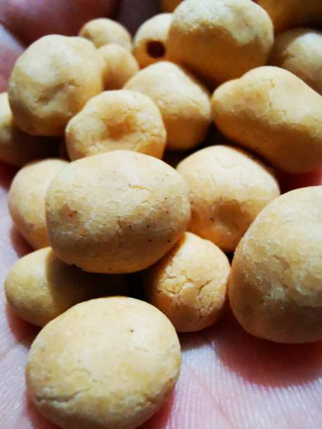 istock handful of roasted peanuts 1402268767