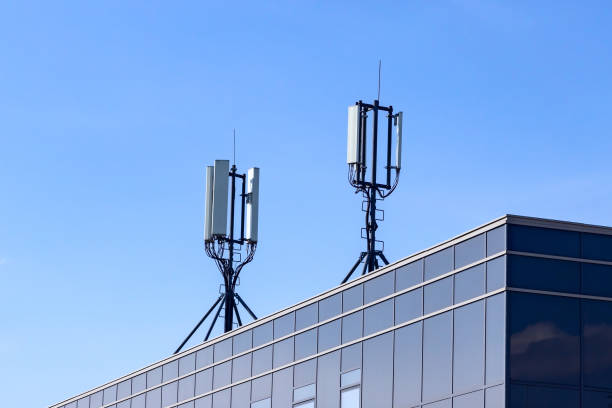 4G 5G GSM cellular transmitter and signal repeater antenna on a roof 4G 5G GSM cellular transmitter and signal repeater antenna on a roof Antenna stock pictures, royalty-free photos & images