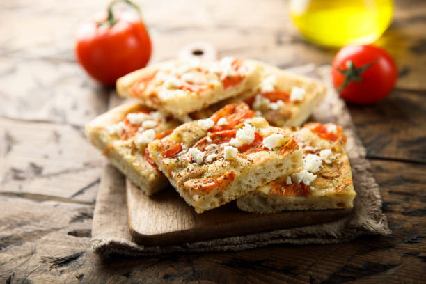 페타 치즈를 곁들인 포카치아 - focaccia bread 뉴스 사진 이미지