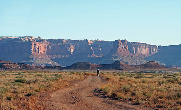istock Mountain Biking the White Rim Trail at Daybreak 140232116