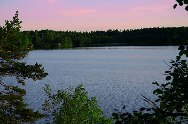 Lago al atardecer - foto de stock