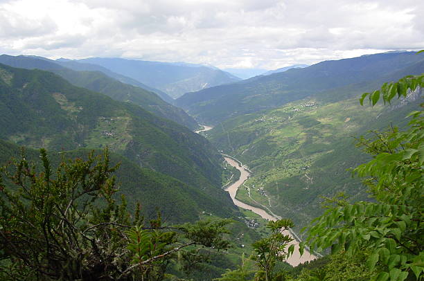 istock Jinsha river winding through the valleys 140232806