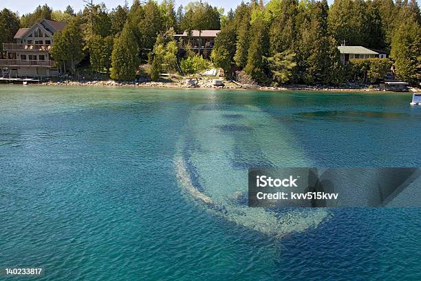 Tobermory Barca In Acqua - Fotografie stock e altre immagini di Canada - Canada, Tobermory - Ontario, Tobermory - Scozia