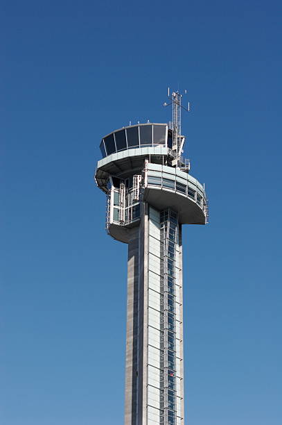torre de controlo de tráfego aéreo - sea safety antenna radar imagens e fotografias de stock