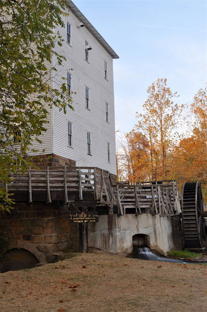 istock Autumn Parke County, Indiana 1402351031