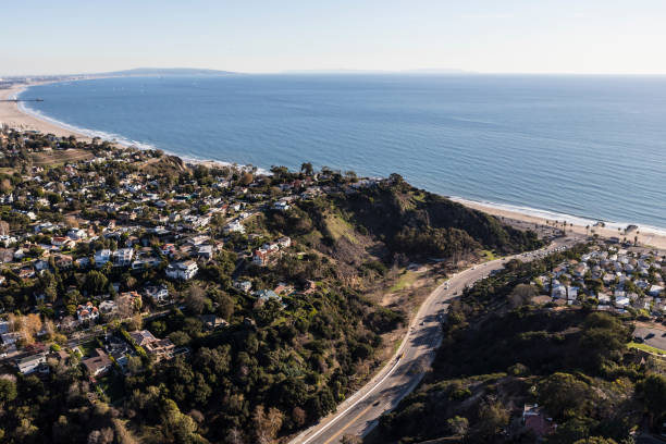 istock Santa Monica Temescal Canyon Aerial 1402352907