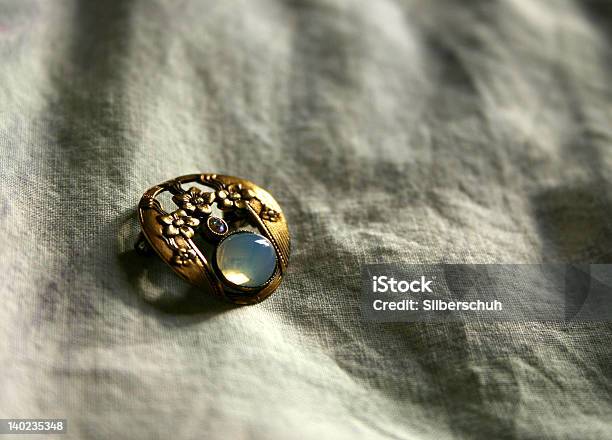 Broche De Ouro - Fotografias de stock e mais imagens de Antiguidade - Antiguidade, Joias, Têxtil