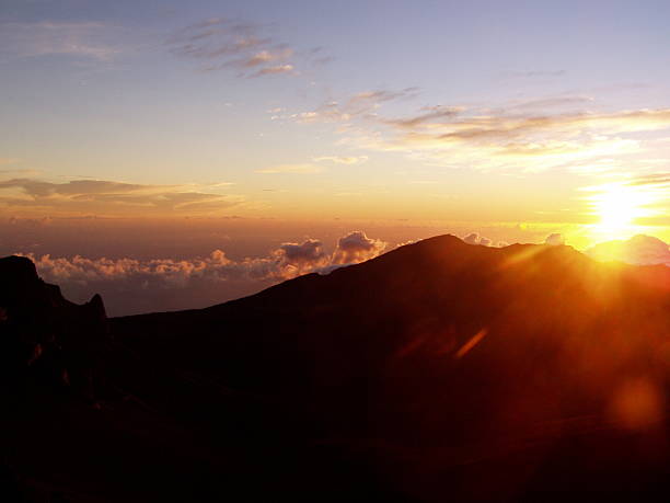 вулкан халеакала sunrise - haleakala national park maui nature volcano стоковые фото и изображения