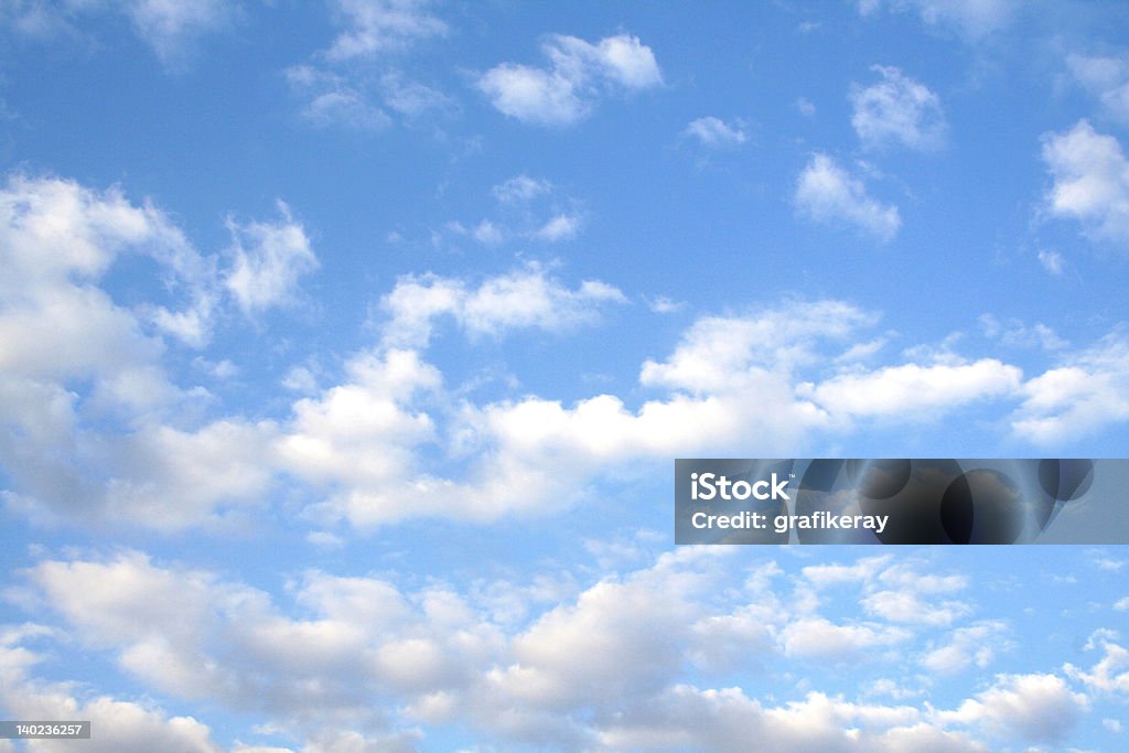 Niebo i chmury - Zbiór zdjęć royalty-free (Bez ludzi)