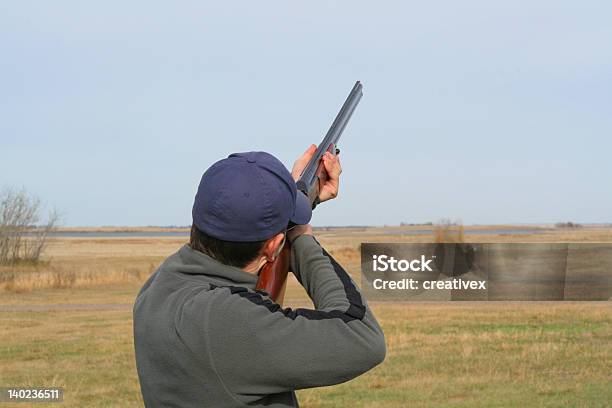 Foto de Goleando e mais fotos de stock de Tiro ao prato - Tiro ao prato, Caça, Mirar