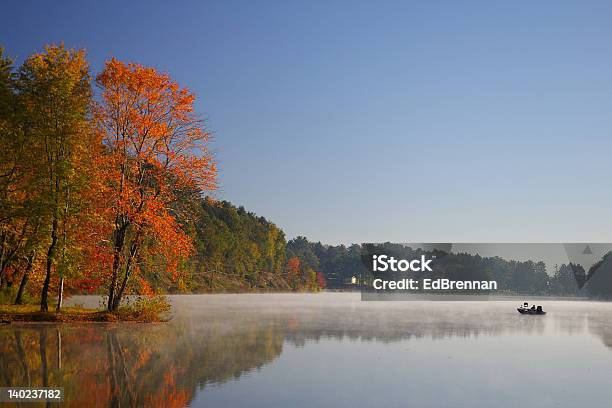 Foto de Doce Com Lago e mais fotos de stock de Pensilvânia - Pensilvânia, Bosque - Área arborizada, Pinho