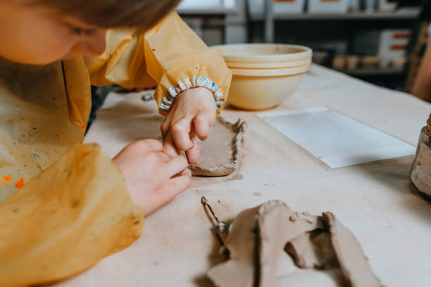 istock Little girl working with clay 1402411418