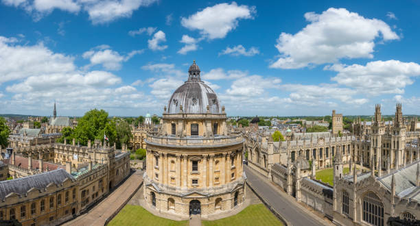 istock Panoramic View over the Rooftops of Oxford, England 1402430961