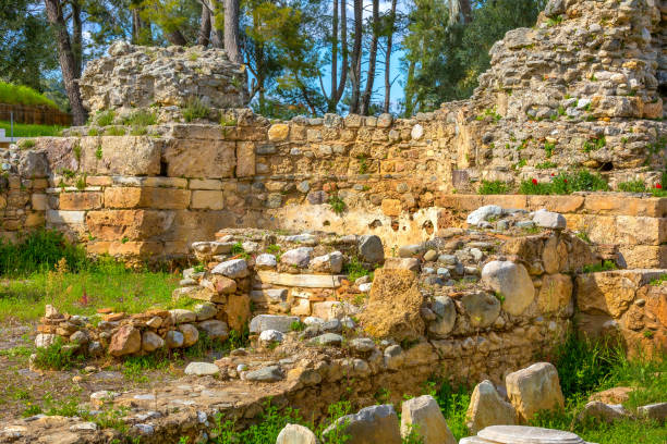 руины спарты, пелопоннес, греция - sparta greece ancient past archaeology стоковые фото и изображения