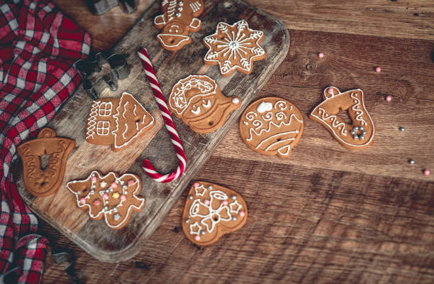 istock Top view of traditional gingerbread figures 1402451647