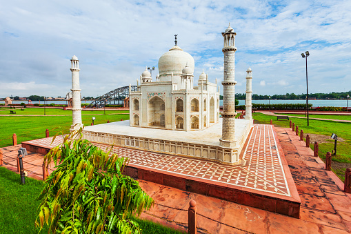 A different landscape perspective of the grand Taj, with a huge, shimmering span of the Yamuna river right in front.