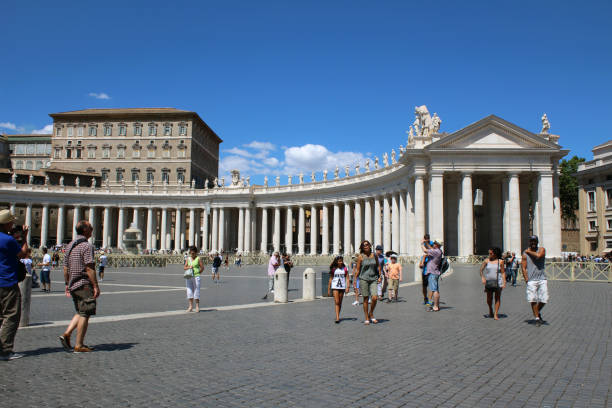 à l'intérieur du vatican - papal conclave photos et images de collection