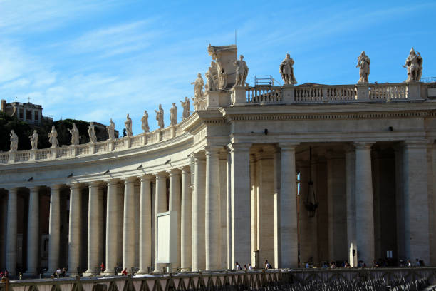 piazza san pietro à l’intérieur du vatican - papal conclave photos et images de collection