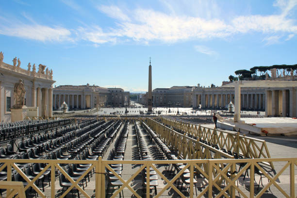 à l'intérieur du vatican - papal conclave photos et images de collection