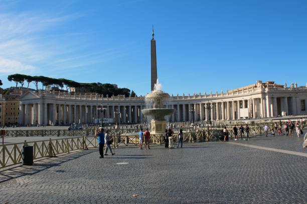 à l'intérieur du vatican - papal conclave photos et images de collection