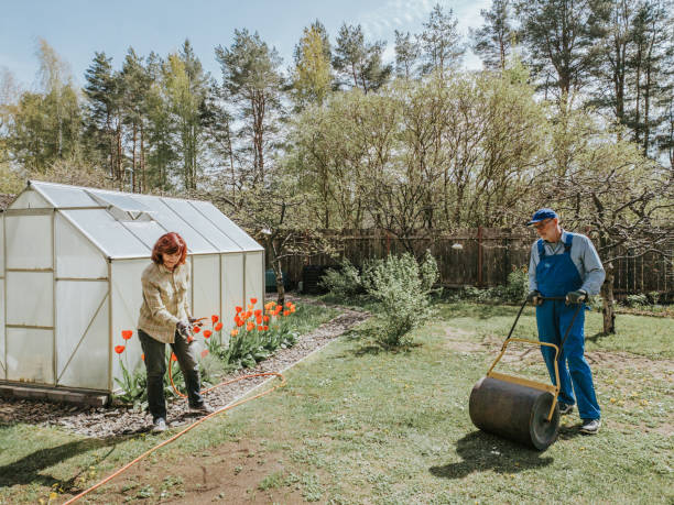 istock Senior couple working together in their garden 1402469444