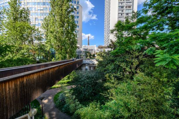 france - paris - view of the beaugrenelle district and the bela bartok public garden - biodiversity imagens e fotografias de stock