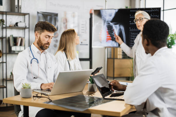 istock Briefing of diverse doctors about x ray scan results 1402479220