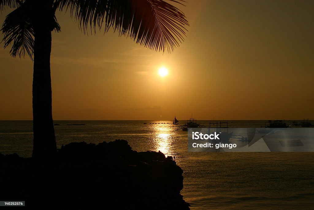 Pôr do sol no Pacífico - Foto de stock de Barco pesqueiro royalty-free