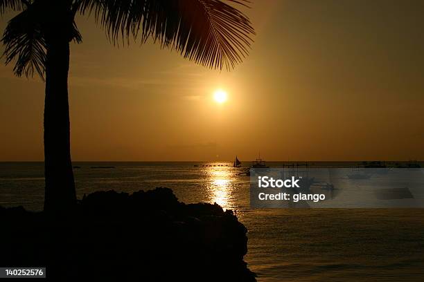 Foto de Pôr Do Sol No Pacífico e mais fotos de stock de Barco pesqueiro - Barco pesqueiro, Beleza, Beleza natural - Natureza