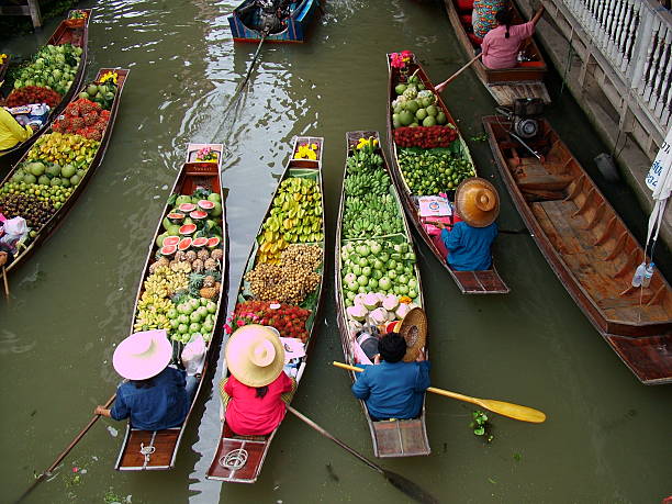 mercato galleggiante di bangkok 3 - bangkok thailand asia thai culture foto e immagini stock