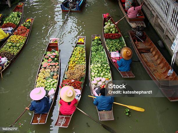 Foto de Mercado Flutuante Em Bangkok 3 e mais fotos de stock de Bangkok - Bangkok, Mercado - Espaço de Venda no Varejo, Tailândia