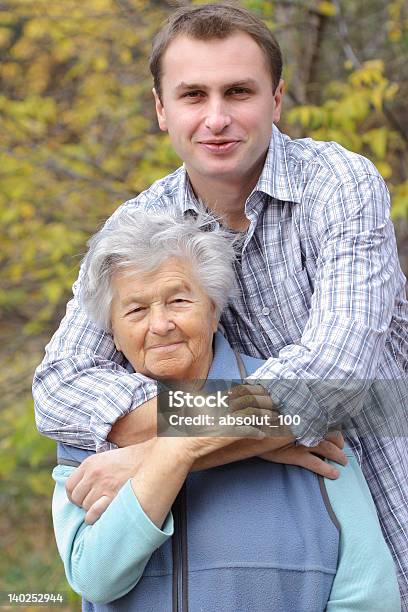 Gerações - Fotografias de stock e mais imagens de 70 anos - 70 anos, Abraçar, Adulto