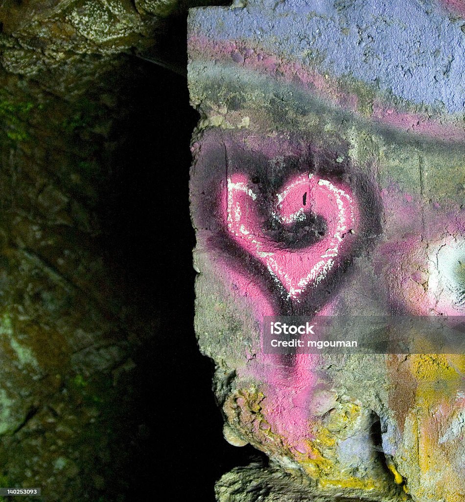 graffiti corazón love - Foto de stock de Amor - Sentimiento libre de derechos