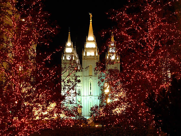 モルモン寺院の夜のクリスマスの夜景 - temple mormonism salt lake city temple square ストックフォトと画像