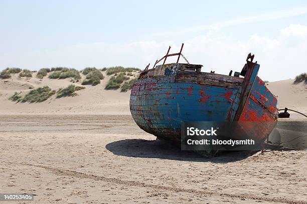 Naufrágio Na Praia - Fotografias de stock e mais imagens de Ao Ar Livre - Ao Ar Livre, Apodrecer, Areia