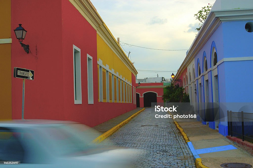 プエルトリコのサンファン旧市街の通りの風景 - プエルトリコのロイヤリティフリーストックフォト