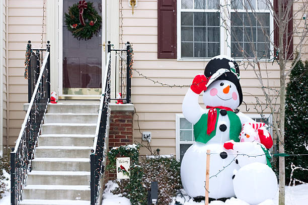 istock snowman family decoration 140253972