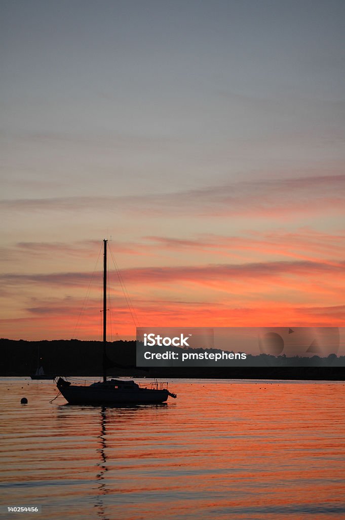 Sonnenuntergang, Niles Beach, Gloucester, MA, mit Segelboot - Lizenzfrei Abenddämmerung Stock-Foto