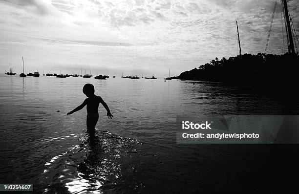 Baden Jungen Stockfoto und mehr Bilder von Ertrinken - Ertrinken, Jungen, Kind