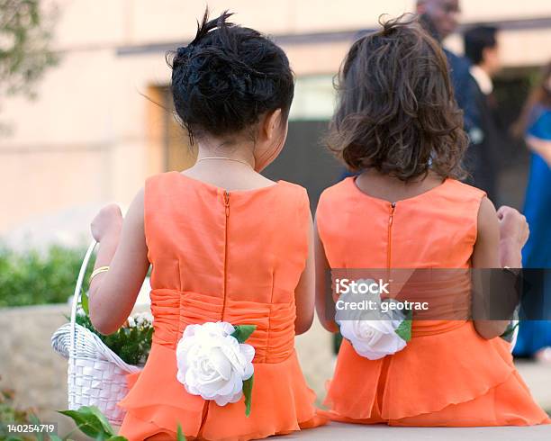 Dos Chicas Little Flor Foto de stock y más banco de imágenes de Acontecimiento - Acontecimiento, Amistad, Amistad femenina