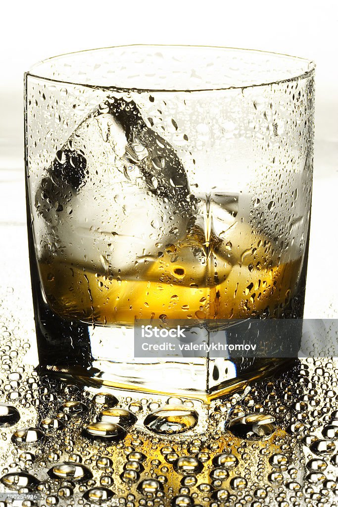 Whisky avec glaçons - Photo de Alcool libre de droits