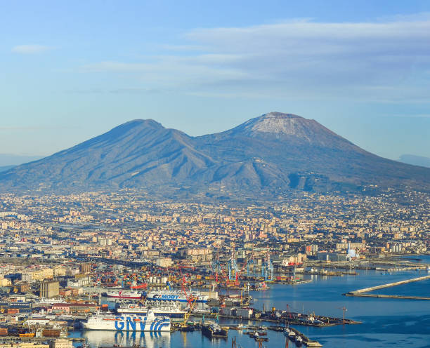 istock Gulf of Naples 1402553328